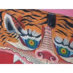 Mongolische Truhe mit bemaltem Tiger 76cm