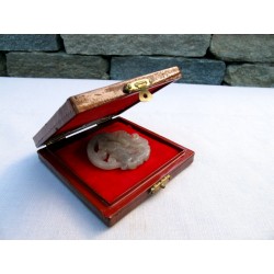 Naturstein-Anhänger mit einem Panther