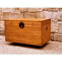 Coffre chinois en camphrier...