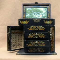 Schwarze Lederschmuckbox