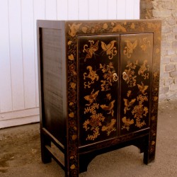 Meube chinois noir avec papillons