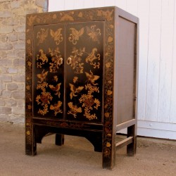 Meube chinois noir avec papillons