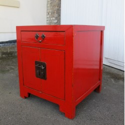Rot lackiertes Möbelstück 58 cm