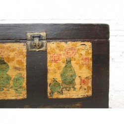 Coffre chinois. Décor de vases 88 cm