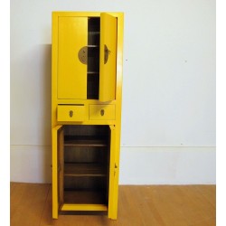 Hoches gelb Möbelstück (58 cm)