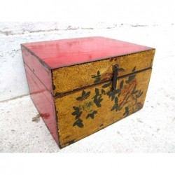 Coffre mongol avec motif...