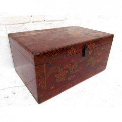 Malle  chinoise rouge....