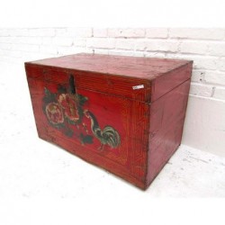 Malle chinoise rouge. Décor...