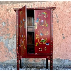 Armoire chinoise ancienne avec papillons