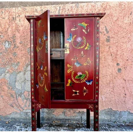 Antik roter chinesischer Schrank mit Schmetterlingen