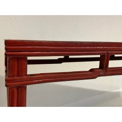 Console chinoise laquée rouge. Style Ming 170 cm