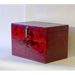 Rote Truhe mit Fu Löwe 45 cm
