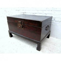 Coffre chinois laqué noir...