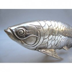 China. Silberne Bronze Fische