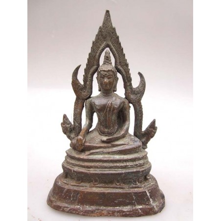 Statuette de Bouddha sur son trône
