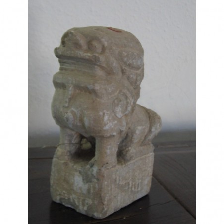 Chinesischer Wächterlöwe im naturstein